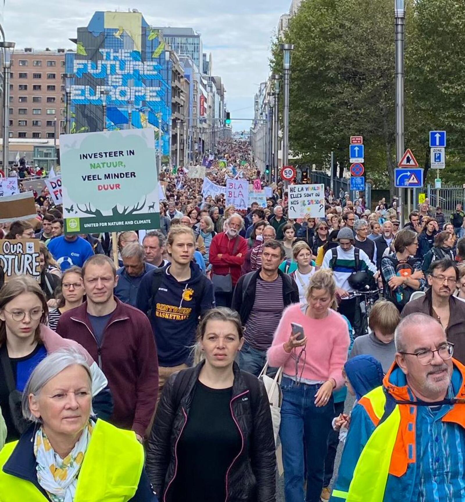 Klimaatmars trekt met 25.000 deelnemers door Brussel NNieuws